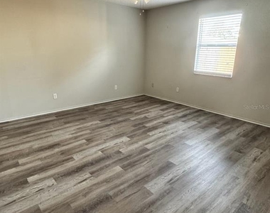 190 Rebecca Drive Ne - Photo Thumbnail 3