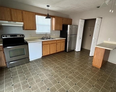 190 Rebecca Drive Ne - Photo Thumbnail 1