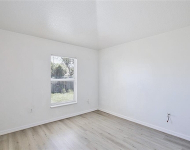 1687 Brewton Circle - Photo Thumbnail 13