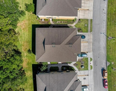 2144 Betsy Ross Lane - Photo Thumbnail 5