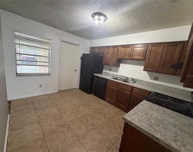 2415 S Cedar Avenue - Photo Thumbnail 4
