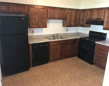 2415 S Cedar Avenue - Photo Thumbnail 3