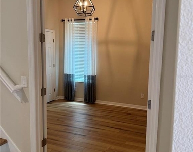 420 Park Lake Drive - Photo Thumbnail 34