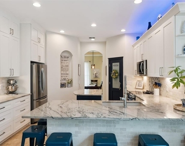 420 Park Lake Drive - Photo Thumbnail 3