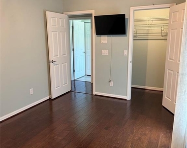 420 Park Lake Drive - Photo Thumbnail 95