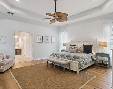 420 Park Lake Drive - Photo Thumbnail 4