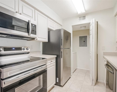 1229 Bermuda Lakes Lane - Photo Thumbnail 7