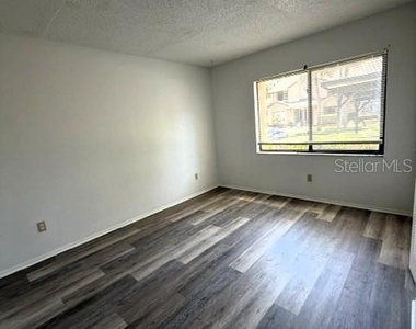 498 Club Drive - Photo Thumbnail 16