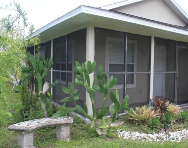 3814 Roseboro Street - Photo Thumbnail 3