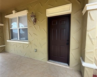 2404 Bella Vista Drive - Photo Thumbnail 8