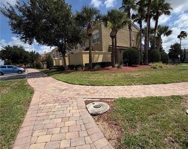 2404 Bella Vista Drive - Photo Thumbnail 3