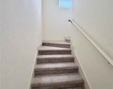 2404 Bella Vista Drive - Photo Thumbnail 28