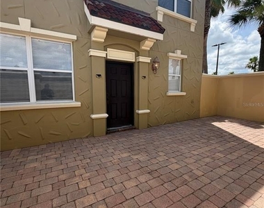 2404 Bella Vista Drive - Photo Thumbnail 6