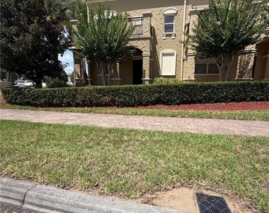 2404 Bella Vista Drive - Photo Thumbnail 5