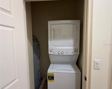 2404 Bella Vista Drive - Photo Thumbnail 38