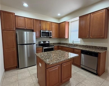 2404 Bella Vista Drive - Photo Thumbnail 11