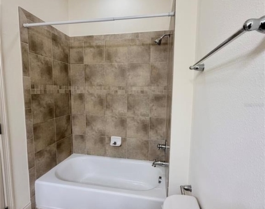 2404 Bella Vista Drive - Photo Thumbnail 41