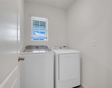 3881 Brant Place - Photo Thumbnail 6