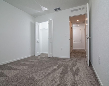 2821 Armstrong Avenue - Photo Thumbnail 30