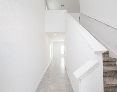 2821 Armstrong Avenue - Photo Thumbnail 6