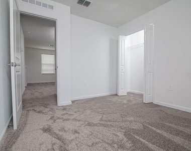 2821 Armstrong Avenue - Photo Thumbnail 38