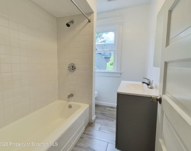215 Taft Street - Photo Thumbnail 4