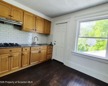 215 Taft Street - Photo Thumbnail 3