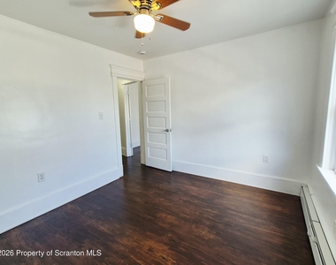 215 Taft Street - Photo Thumbnail 8