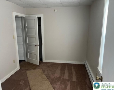 431 Maple Street - Photo Thumbnail 8