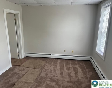 431 Maple Street - Photo Thumbnail 9