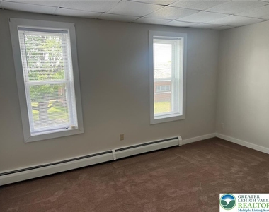 431 Maple Street - Photo Thumbnail 4