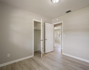 111 Amigos Road - Photo Thumbnail 18
