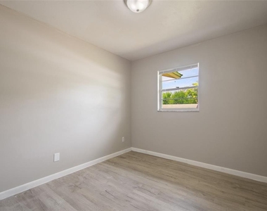 111 Amigos Road - Photo Thumbnail 17
