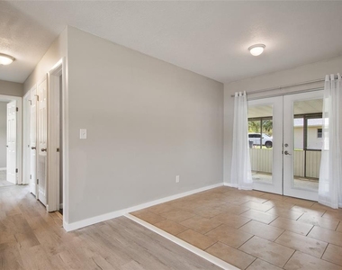 111 Amigos Road - Photo Thumbnail 7