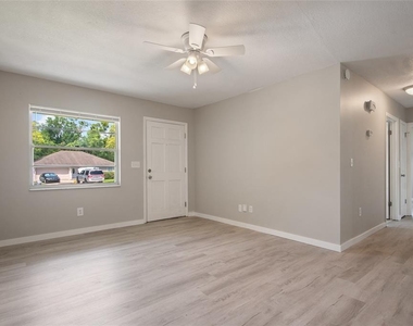 111 Amigos Road - Photo Thumbnail 4