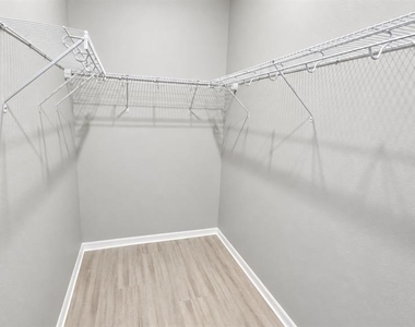 932 Blue Creek Drive - Photo Thumbnail 25