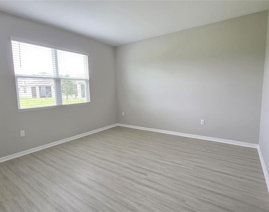 932 Blue Creek Drive - Photo Thumbnail 20