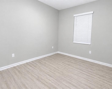 932 Blue Creek Drive - Photo Thumbnail 33