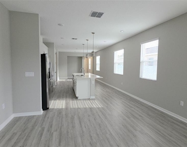 932 Blue Creek Drive - Photo Thumbnail 7