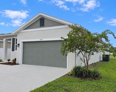 932 Blue Creek Drive - Photo Thumbnail 2