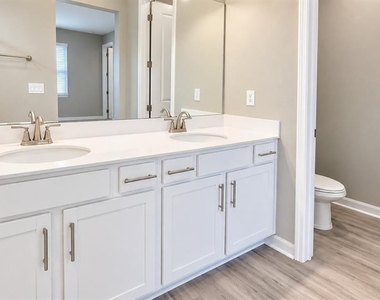 932 Blue Creek Drive - Photo Thumbnail 23