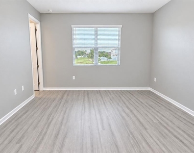 932 Blue Creek Drive - Photo Thumbnail 21