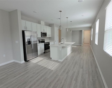 932 Blue Creek Drive - Photo Thumbnail 5