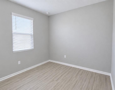 932 Blue Creek Drive - Photo Thumbnail 28