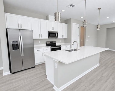 932 Blue Creek Drive - Photo Thumbnail 13