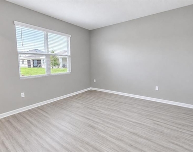 932 Blue Creek Drive - Photo Thumbnail 18