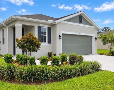 932 Blue Creek Drive - Photo Thumbnail 1