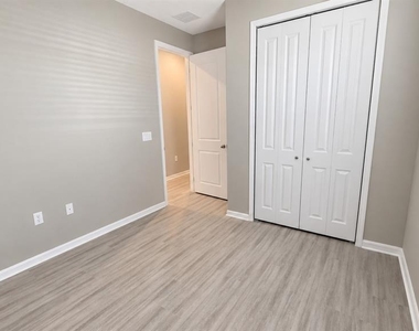 932 Blue Creek Drive - Photo Thumbnail 30