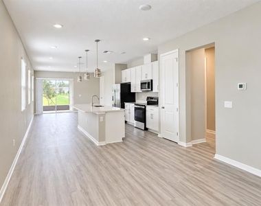 932 Blue Creek Drive - Photo Thumbnail 14