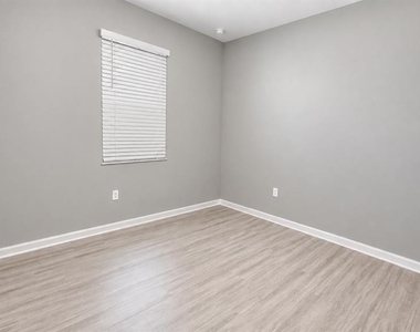 932 Blue Creek Drive - Photo Thumbnail 27
